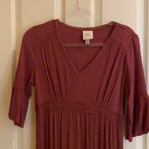 Lovely mauve pink long dress with feminine sleeves and fit